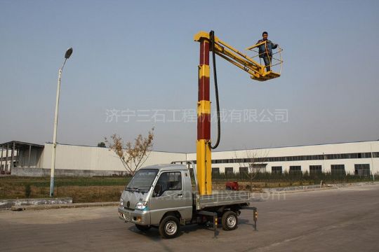 點擊查看詳細(xì)信息<br>標(biāo)題：小型高空作業(yè)車 閱讀次數(shù)：2787