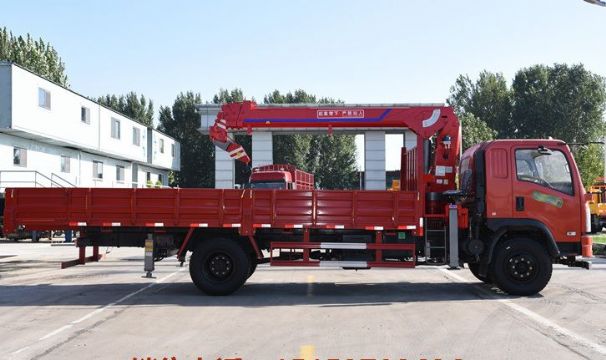 點擊查看詳細信息<br>標題：6.3噸東風160馬力隨車吊 閱讀次數：1695