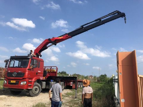 點擊查看詳細信息<br>標題：30噸折臂吊 閱讀次數：2408